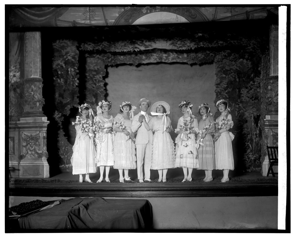 Apple Blossom Chorus, St. Patrick's players LCCN2016823649
