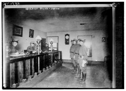 Aqueduct police station LCCN2014695317