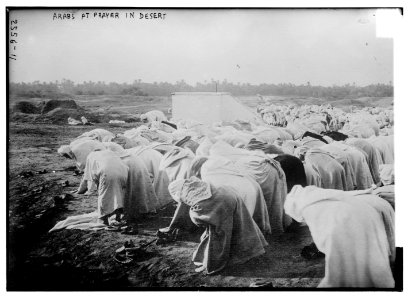 Arabs at prayer in desert LCCN2014692080