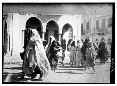Arabs in Tripoli LCCN2014690012