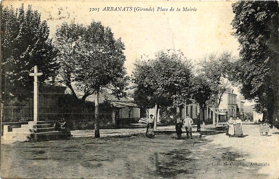 Arbanats - Place de la Mairie 2