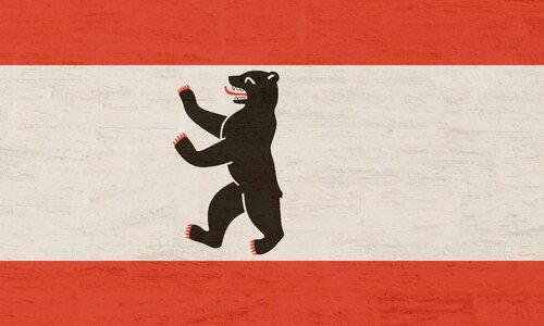 Berliner bär white red