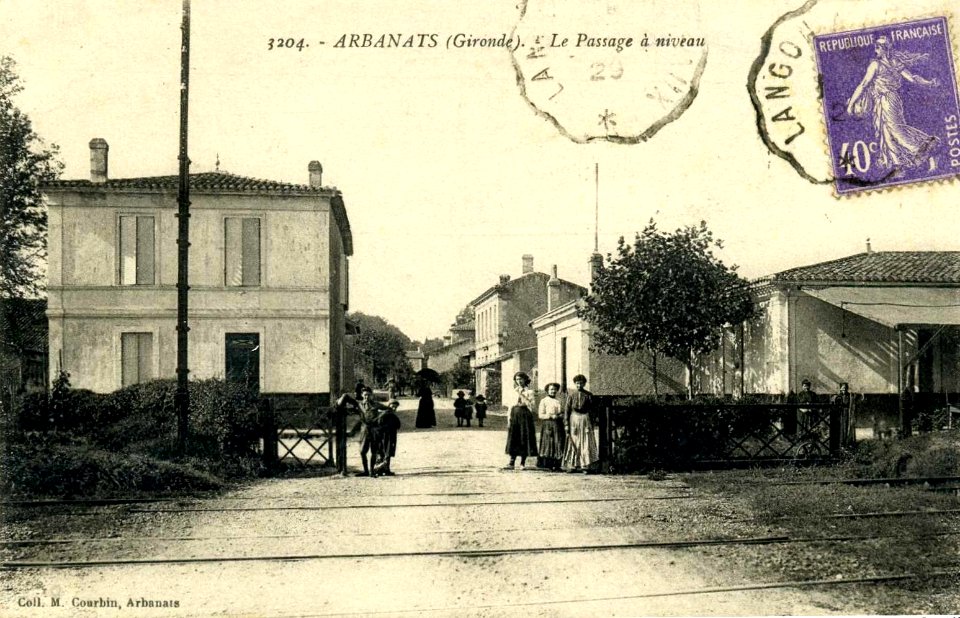 Arbanats - Passage à niveau