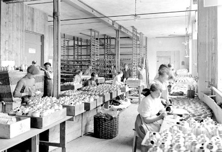 Arbeiten zur inneren Ausrüstung der Gasmasken - CH-BAR - 3241298
