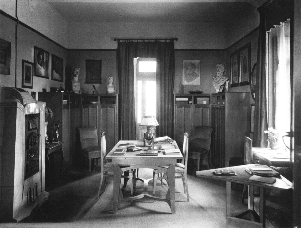 Arbeits- und Beratungszimmer im Nietzsche-Archiv mit der Inneneinrichtung von Henry van de Velde, um 1903
