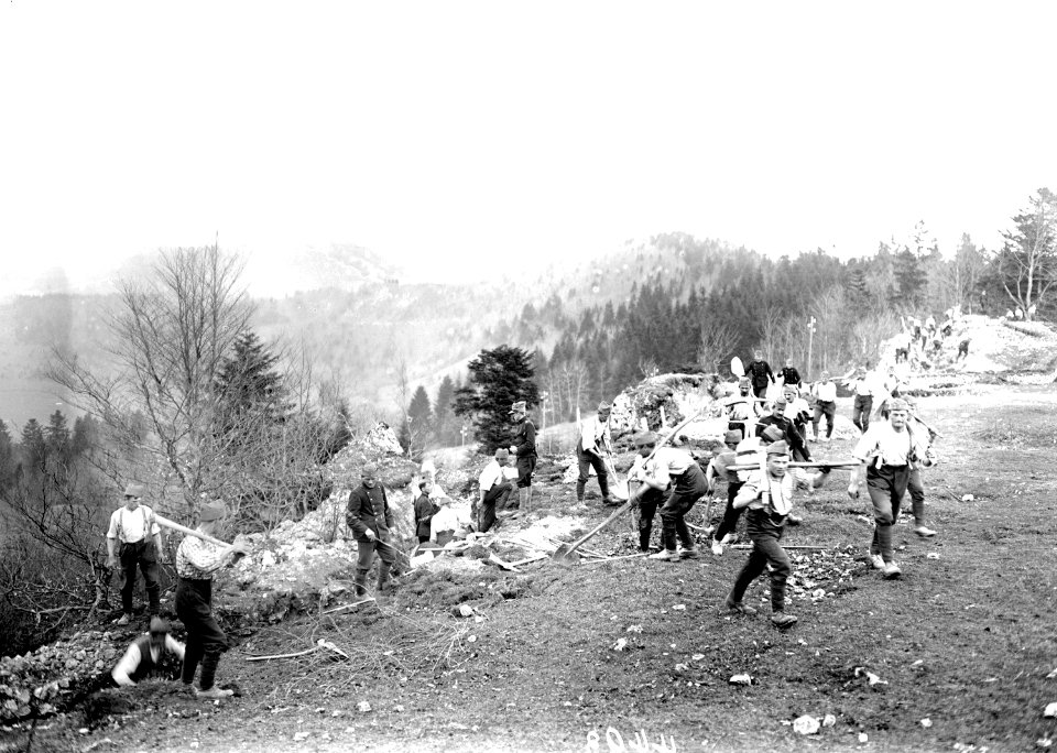 Arbeitsschluss beim Schützengrabenbau auf Pkt. 954 - CH-BAR - 3240456