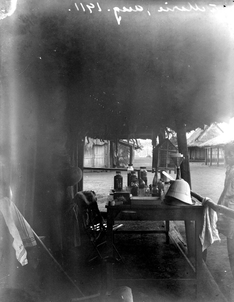 Arbetsbordet på vår veranda. S-te Marie de Marovoay. Madagaskar - SMVK - 021938
