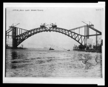 Arch, Hell Gate Bridge (under construction, New York City) LCCN2003654875