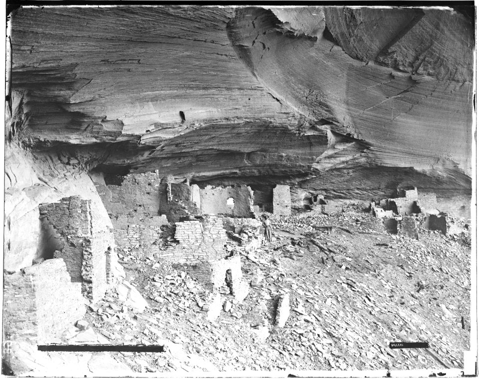 Archaeology of Southwestern U.S., Eastern cave of Mummy Cave, Canyon de Chelly, Arizona. - NARA - 523841