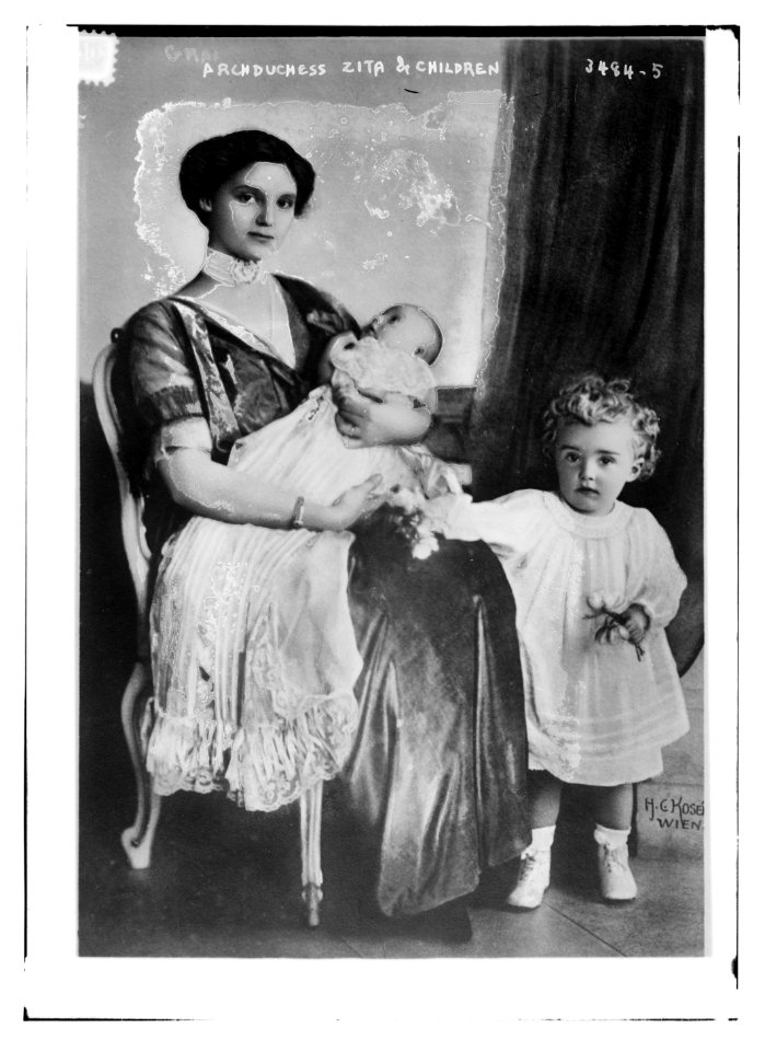 Archduchess Zita and children LCCN2014699071