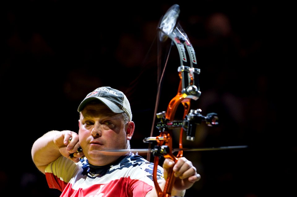 Archery at Invictus Games 140912-N-WP746-660