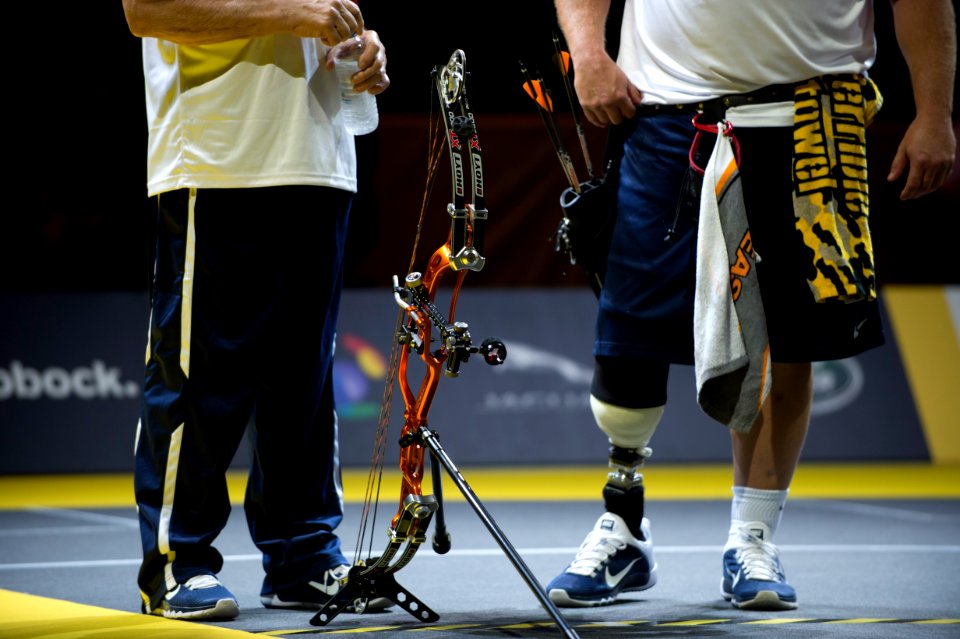 Archery at Invictus Games 140912-N-WP746-625