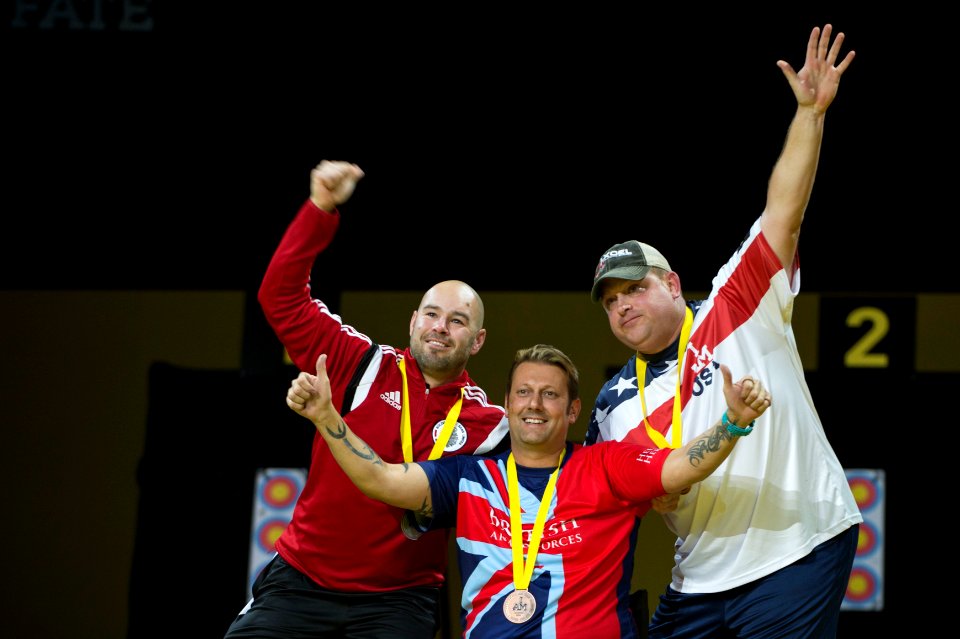 Archery at Invictus Games 140912-N-WP746-987