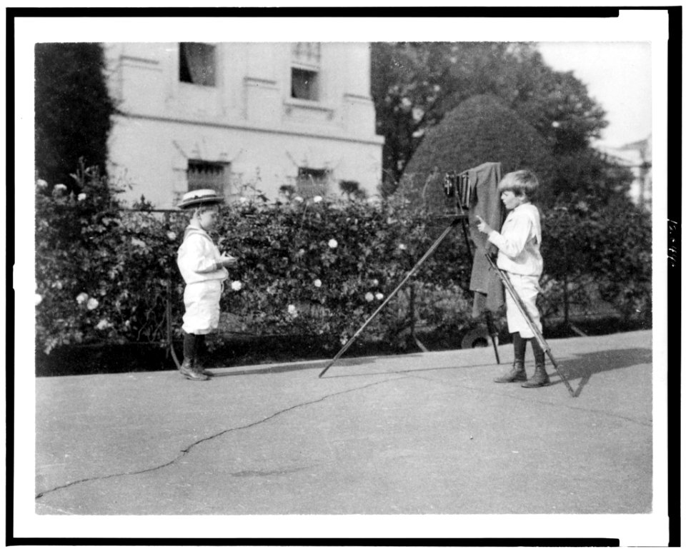 Archie Roosevelt photographing Quentin Roosevelt outdoors LCCN98506452