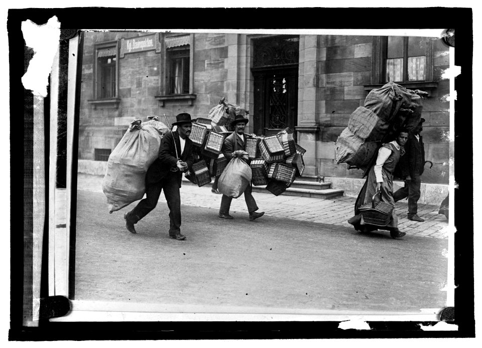 Basket peddlers LCCN2016821587