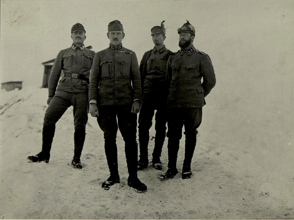Bataillonskommando des LI-Regiments Nr..27 auf Smogar. (BildID 15469264)
