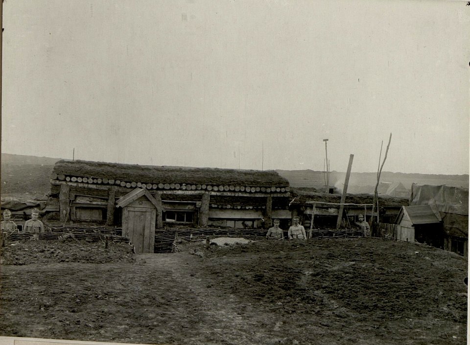 Bataillonskommando. Aufgenommen am 10.IV.1916. 15.ITD. (BildID 15536989)