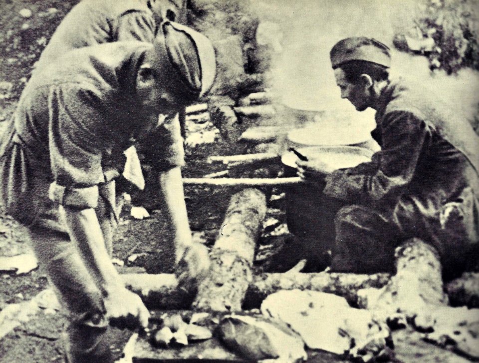 Bataljonska kuhinja na Mrzli Jami v začetku novembra leta 1943