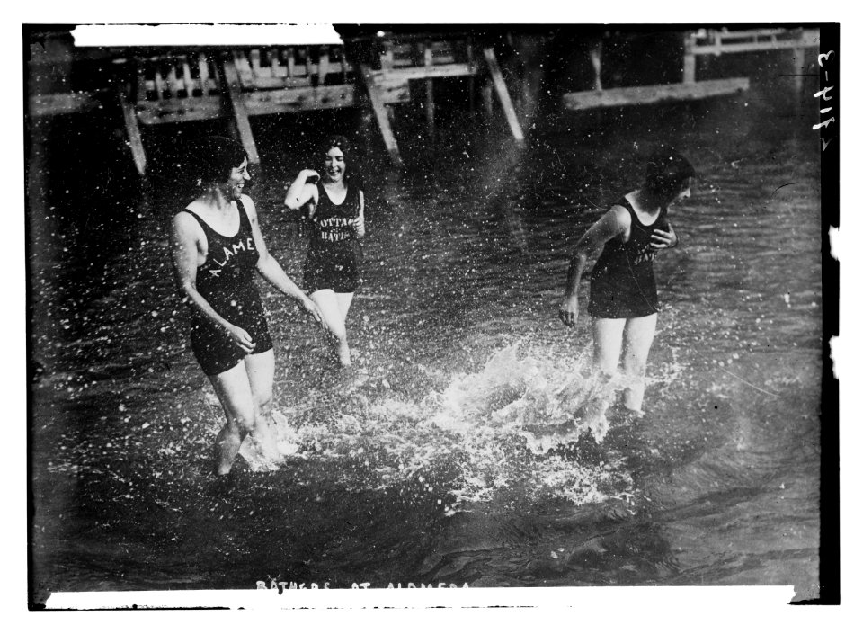 Bathers at Alameda LCCN2014694861