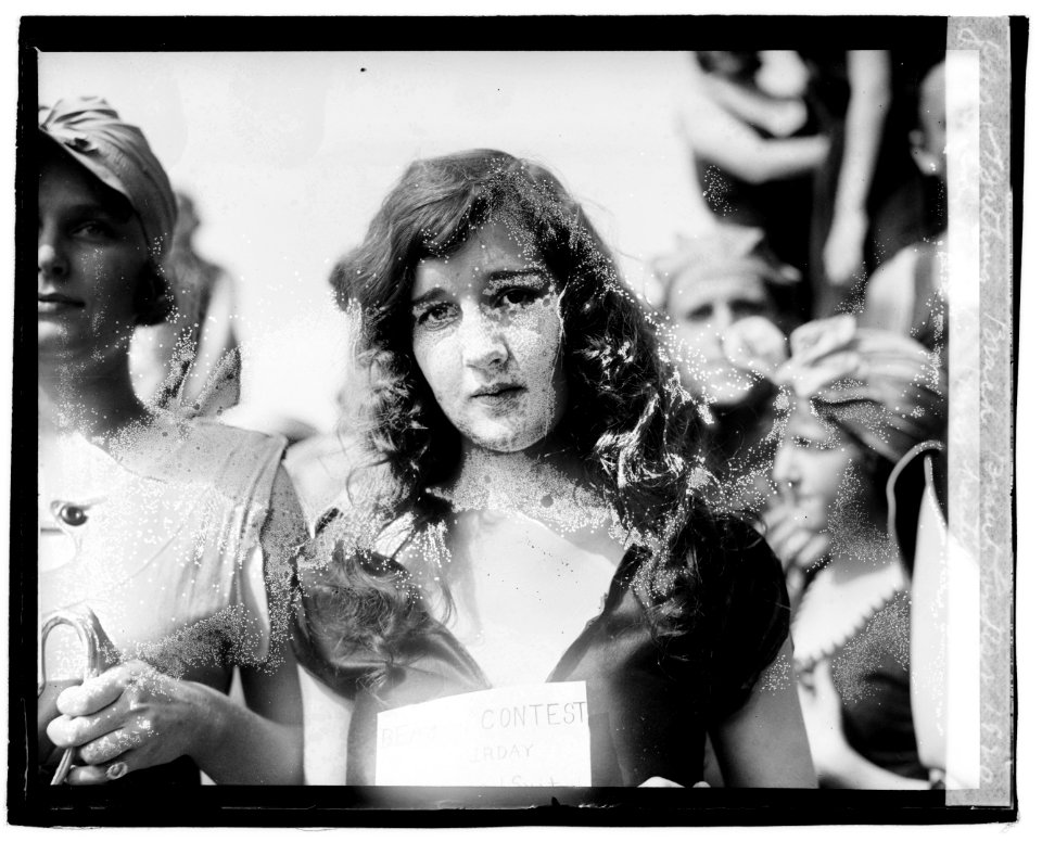 Bathing beach beauty contest, (1920), Eliz. Roache (most beautiful suit) LCCN2016828400
