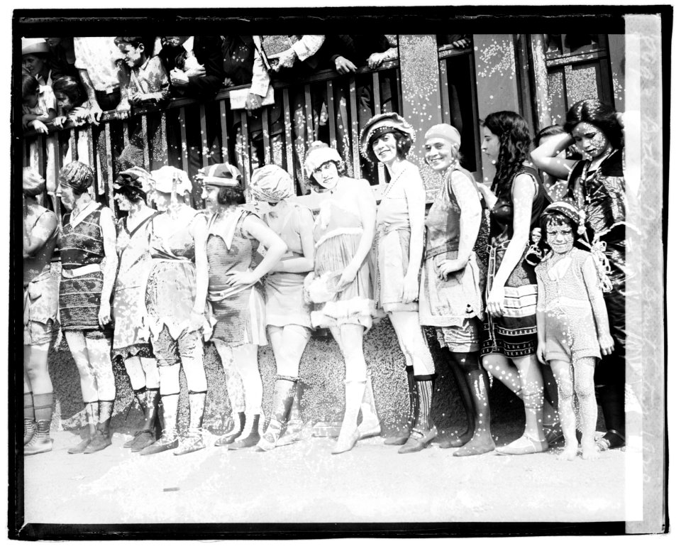 Bathing beach beauty contest, 1920 LCCN2016828399
