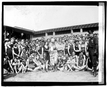 Bathing beach beauty contest, 1920, Eliz. Margaret Williams & Eliz. Roache (winners) LCCN2016828398
