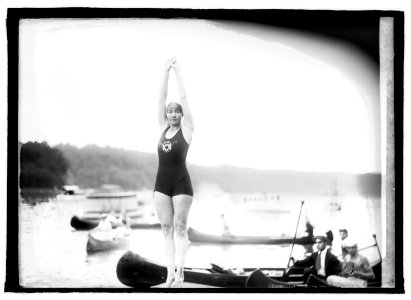 Bathing beach LCCN2016845422