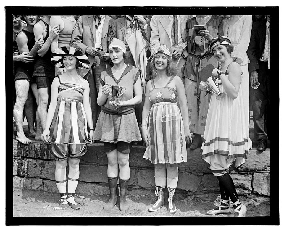 Bathing beach parade, July 26, 1919 LCCN2016844499