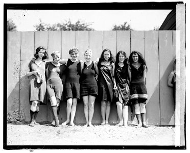 Bathing Beach, 1920 LCCN2016828042