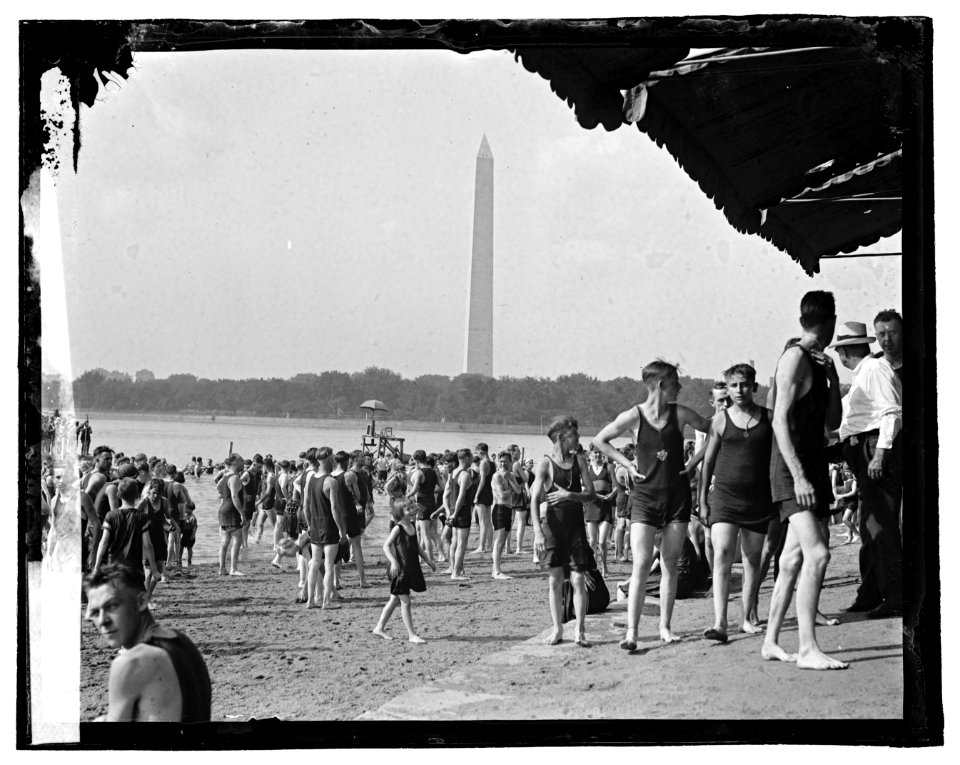 Bathing Beach, Washington Monument in background LOC npcc.06676