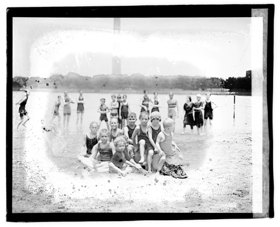 Bathing Beach, alligator LCCN2016828344