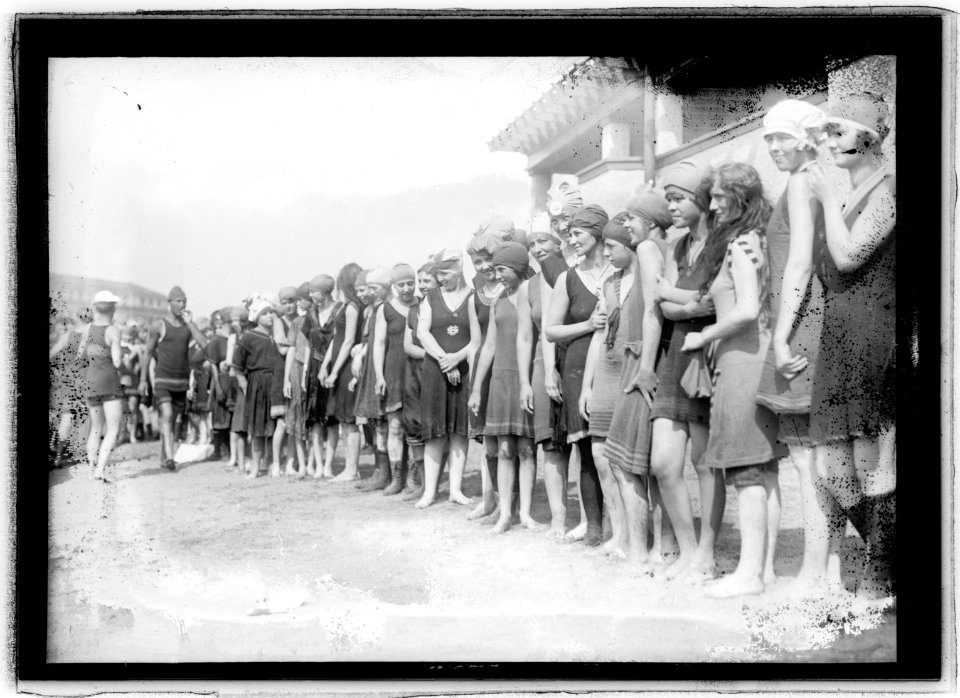 Bathing beauties, ladies swimming meet July 13, 1919 LCCN2016851013