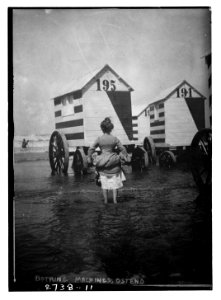 Bathing machines, Ostend LCCN2014693364