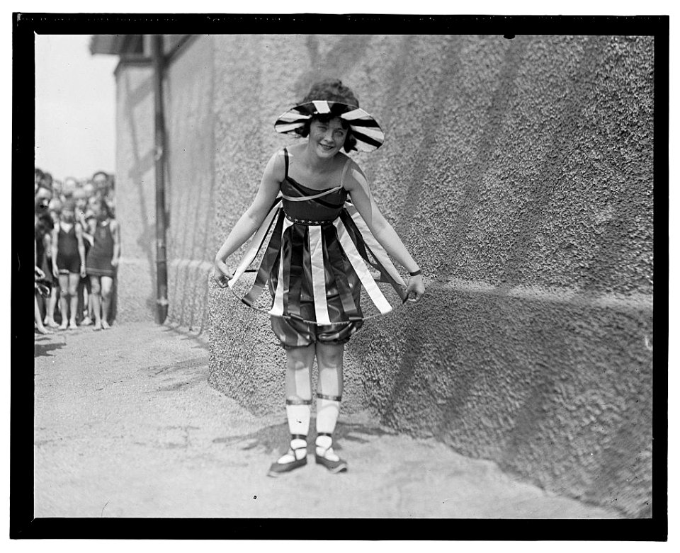 Bathing beach parade, July 26, 1919 LCCN2016844496