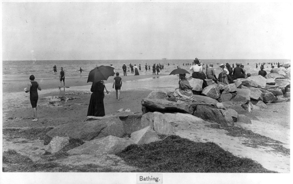 Bathing, Nantucket vicinity, Mass., 1897 LCCN2004680202