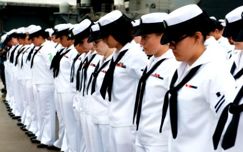 Battle of Midway commemoration ceremony 120604-N-OY799-067