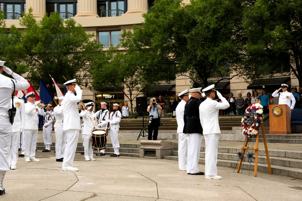 Battle of Midway Wreath at U.S. Navy Memorial (27454181905)