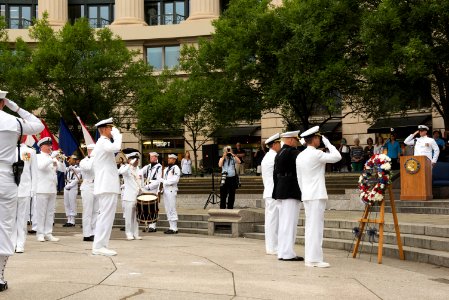 Battle of Midway Wreath at U.S. Navy Memorial (27454181905)