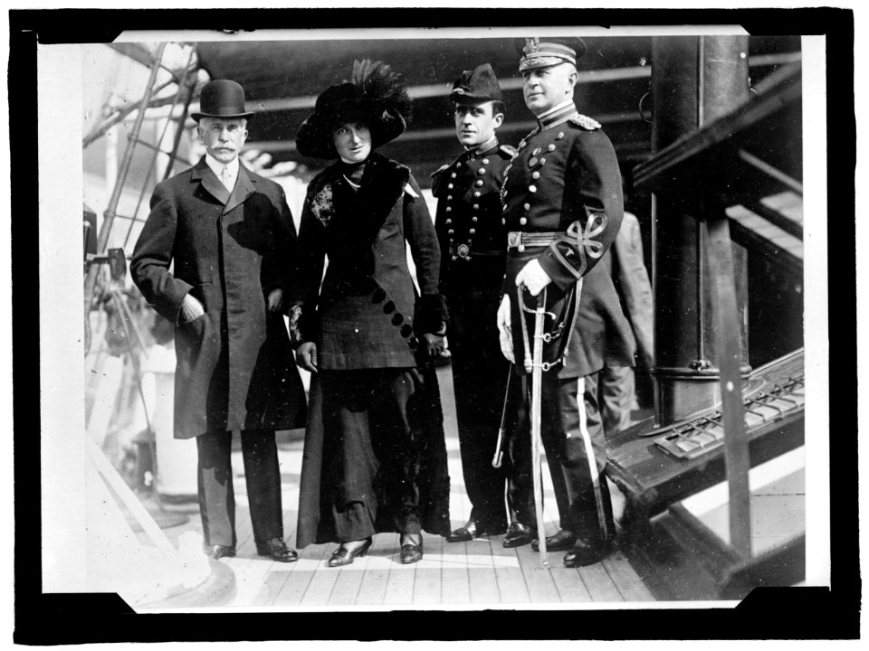BATTLESHIP REVIEW. E.T. STOTESBURY; LADY; DR. GRAYSON; MAJ. RHOADS LCCN2016864067