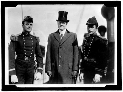 BATTLESHIP REVIEW. UNIDENTIFIED NAVAL OFFICER; POSTMASTER GENERAL HITCHCOCK; DR. CARYT. GRAYSON, U.S.N. LCCN2016864065