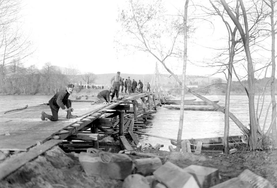 Bau der Fahrbahn der Jochbrücke - CH-BAR - 3239225