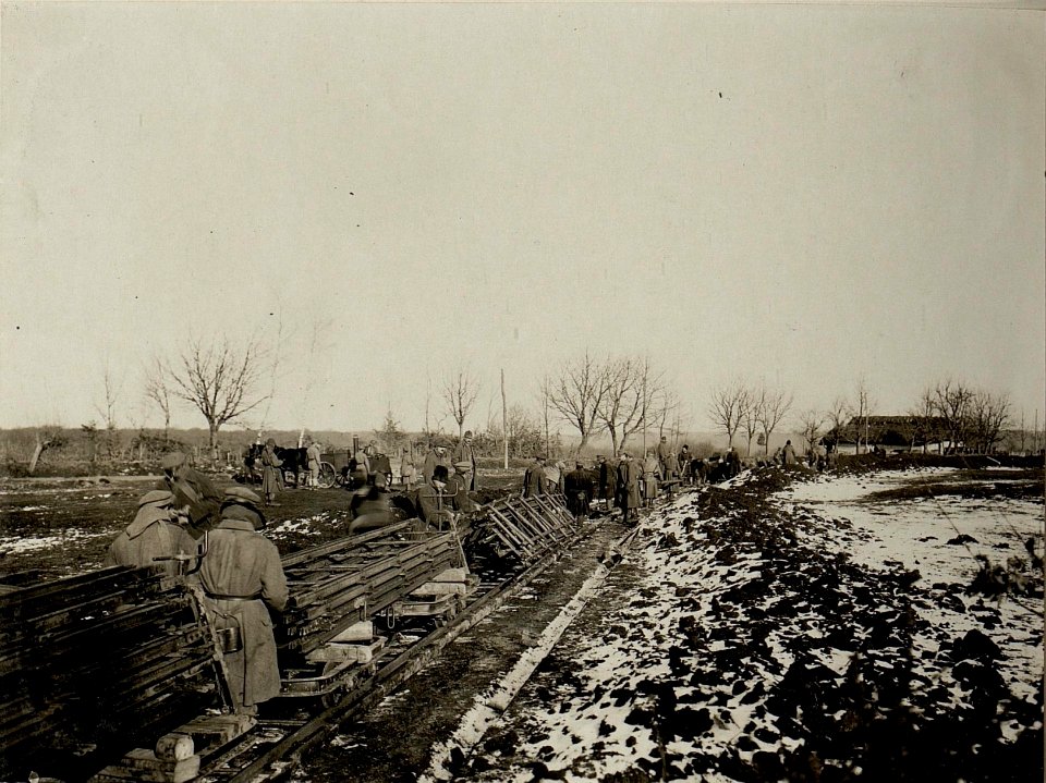 Bau der Feldbahn Pomorzany - Dunajow, 12.12.1916 (BildID 15542793)