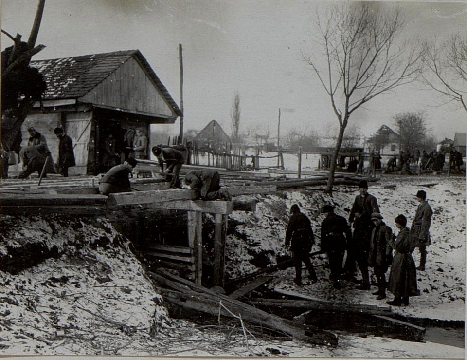 Bau einer Brücke in Kopcze (BildID 15456241)