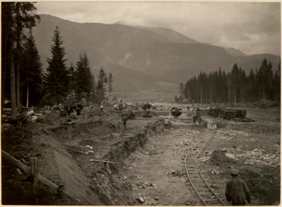 Bau des Bahnhofes Kötschach-Mauthen im oberen Gailtal.Aufgenommen am 7.6.1916. (BildID 15475132)