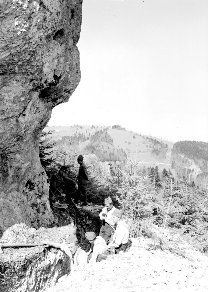 Bau eines Schützengrabens im Jurafels - CH-BAR - 3240449
