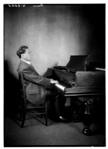 Bauer at piano LCCN2014717716