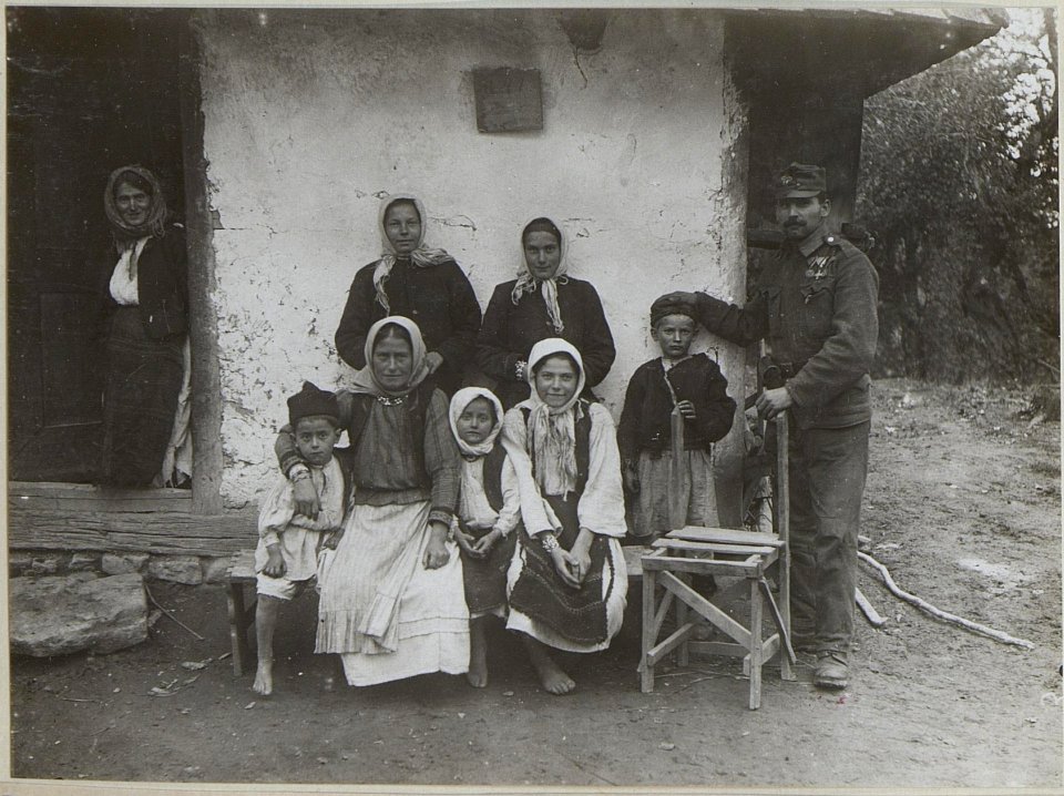 Bauernhof mit der Besitzerin Simeona Gruic in der Häusergruppe westlich 787 (BildID 15660839)