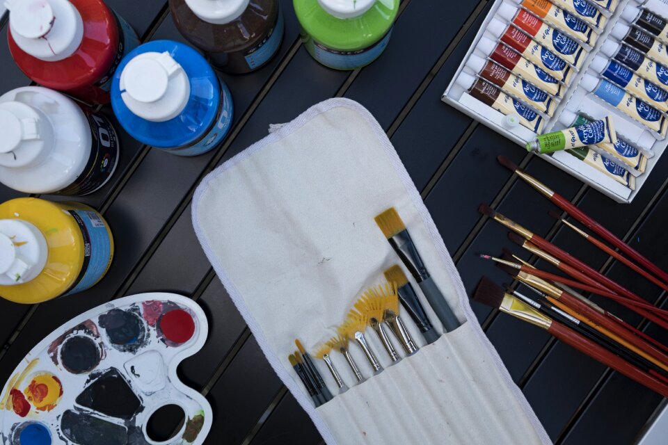 Brush paint painter