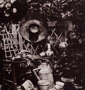 Bayard, Hippolyte - Stilleben mit Gartengerät und Strohhut (Zeno Fotografie)