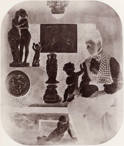 Bayard, Hippolyte - Selbstporträt mit Plastiken (1) (Zeno Fotografie)